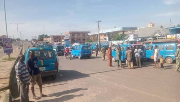 Fuel price hike: Osogbo mini-bus drivers protest, demand fare increase
